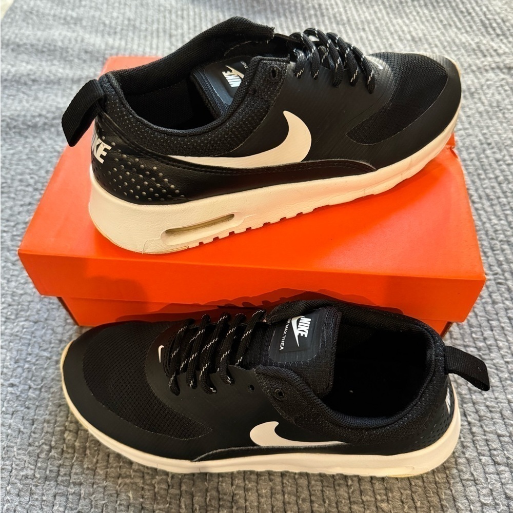 Nike Air Max Thea Grade School Youth Boy 4.5Y Black White Running Shoes - Picture 4 of 11